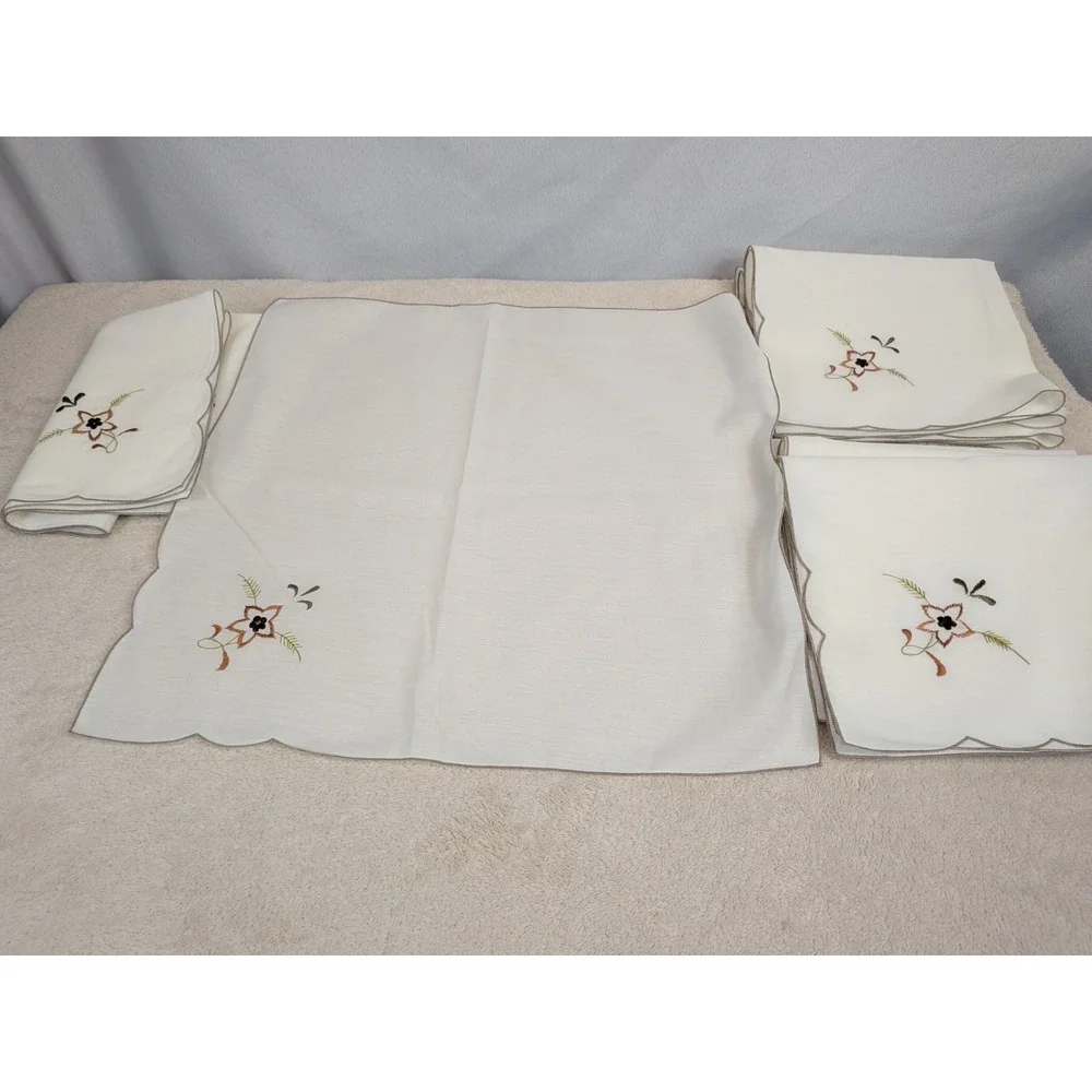 Vintage‎ Embroidered Cloth Napkins Set of 8 Off White Scalloped Edge Floral Boho